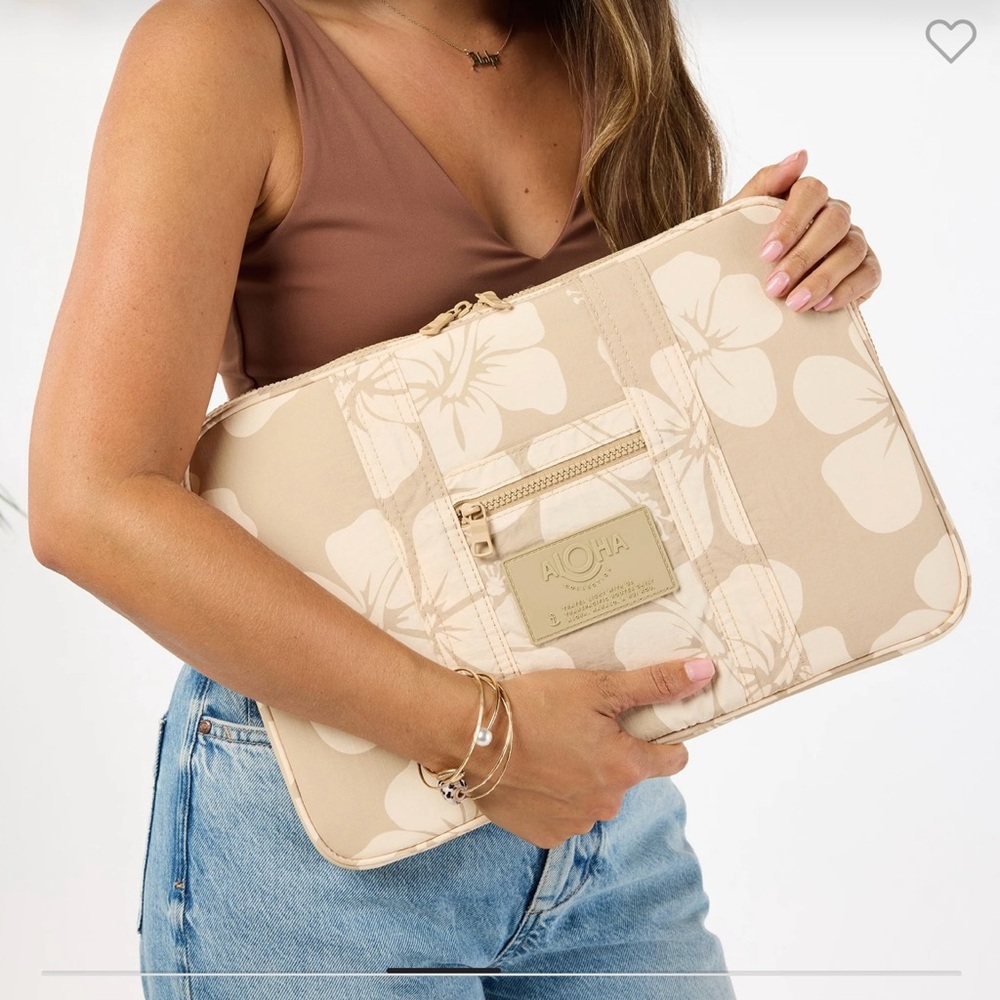 ALOHA Collection Hana Hou Keep it Light Laptop Case in Cream and Dune